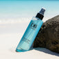 spray al sale marino color azzurro mare in flacone trasparente con tappo nero.